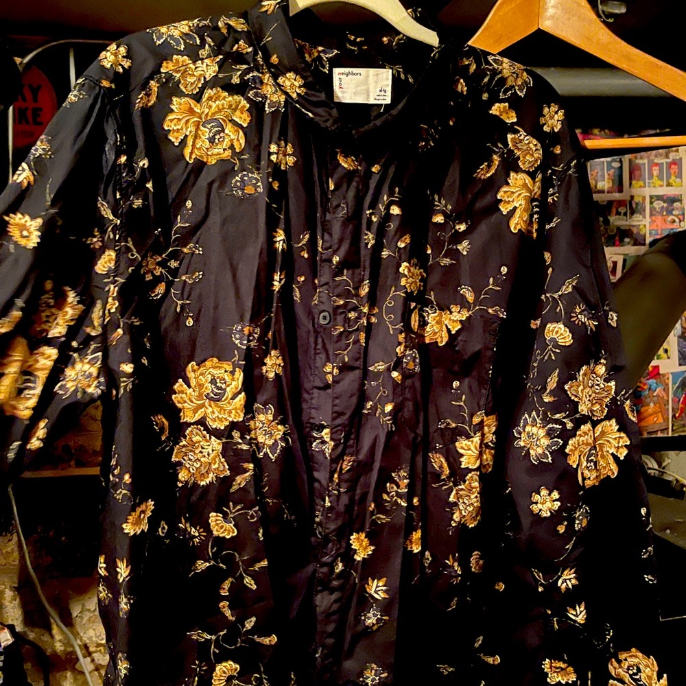 Your Neighbors XL Gold floral Button Down.